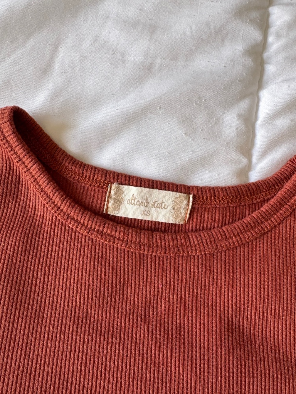 Altar’d State Rust Ribbed Ruffle Hem Baby Tee XS - Picture 3 of 4